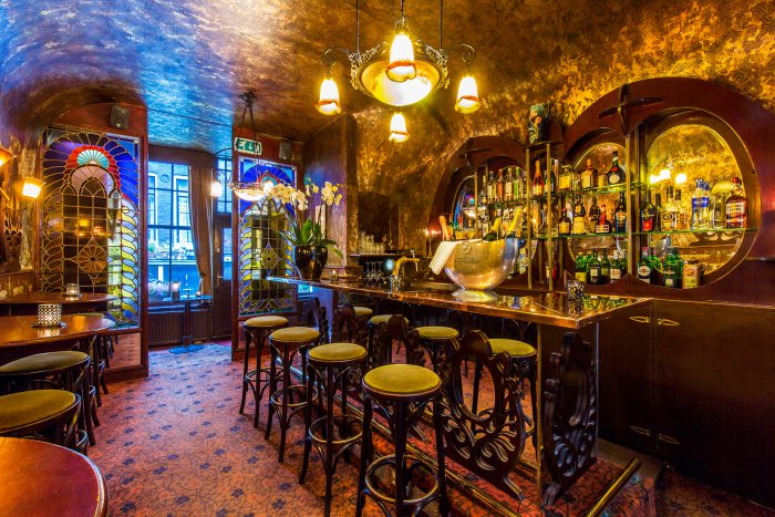 De Belhamel restaurant by canal